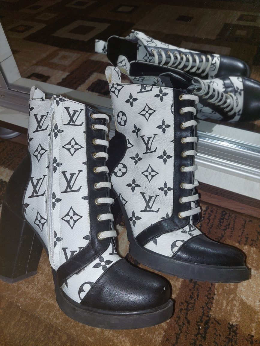 Ghete Lv marime 37