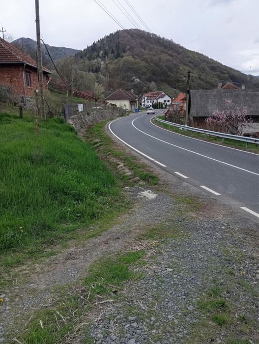 Vand casa cu teren in centrul comunei Buces