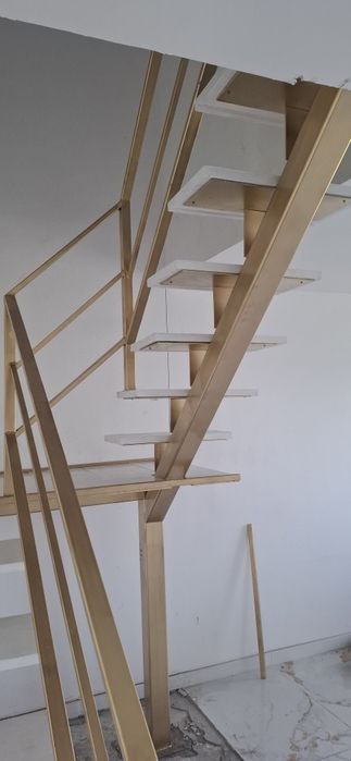 Scări metalice pentru interior și exterior