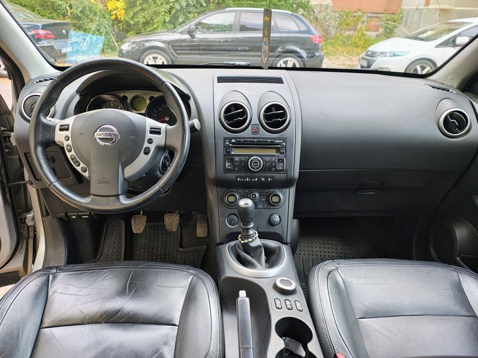 Продавам Нисан Кашкай