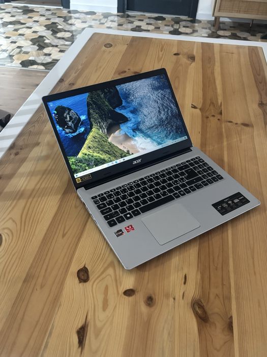 Acer Aspire 3• Procesor ryzen 7• SSD 512gb• placa video 2gb