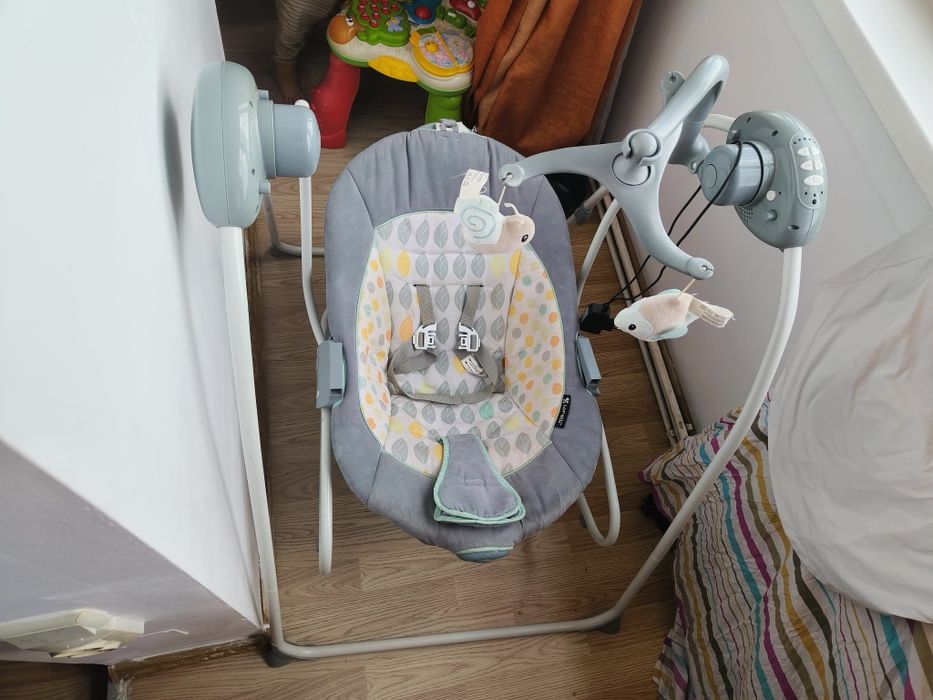 Leagan electric cu conectare la priza Baby Swing+ Grey