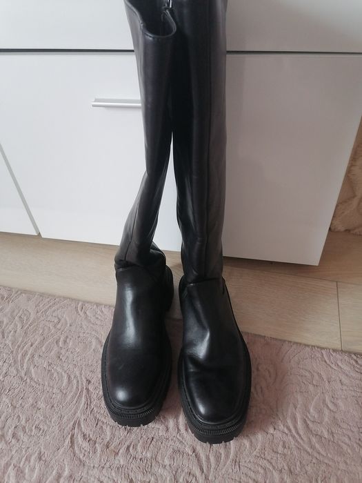 Ботуши. Черните нови 25лв