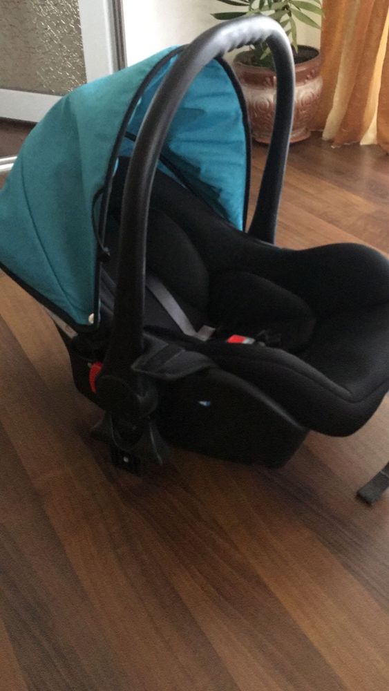 Impecabil!!Vand urgent carucior Venicci  3 in 1