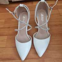 Pantofi albi mărimea 37