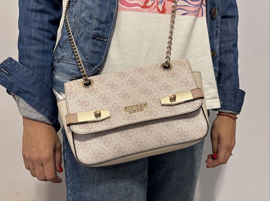 Оригинална Дамска Чанта Guess
