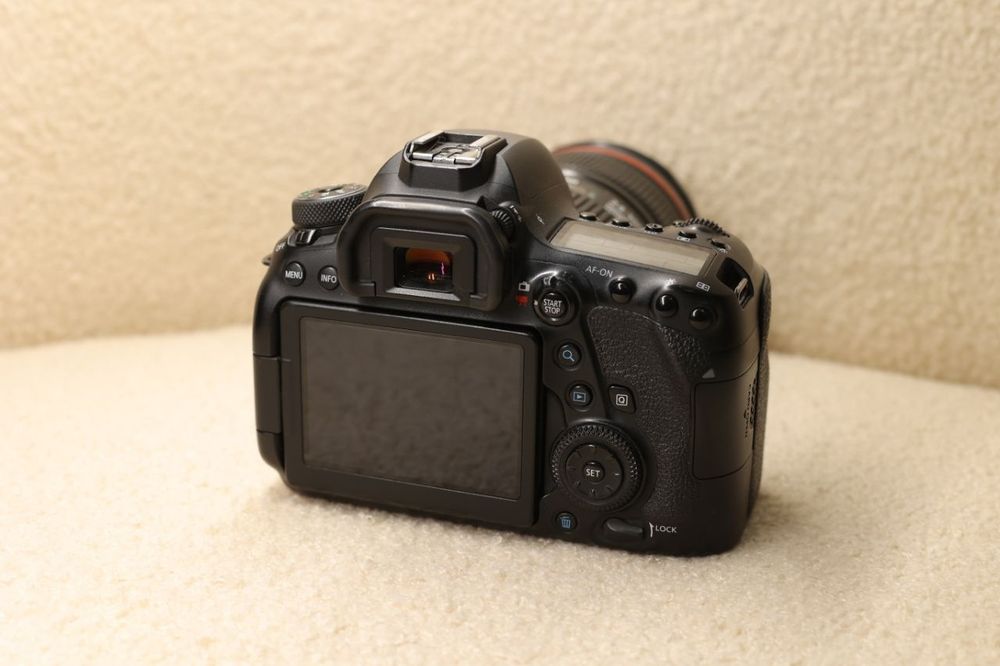 Canon 6D Mark 2 + объектив