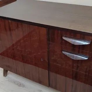 Shkaf Tumba Vmestitelnaya Udobnaya