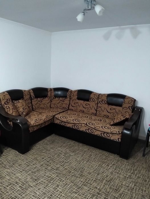 Vând canapea extensibilă în stare bună de funcționare