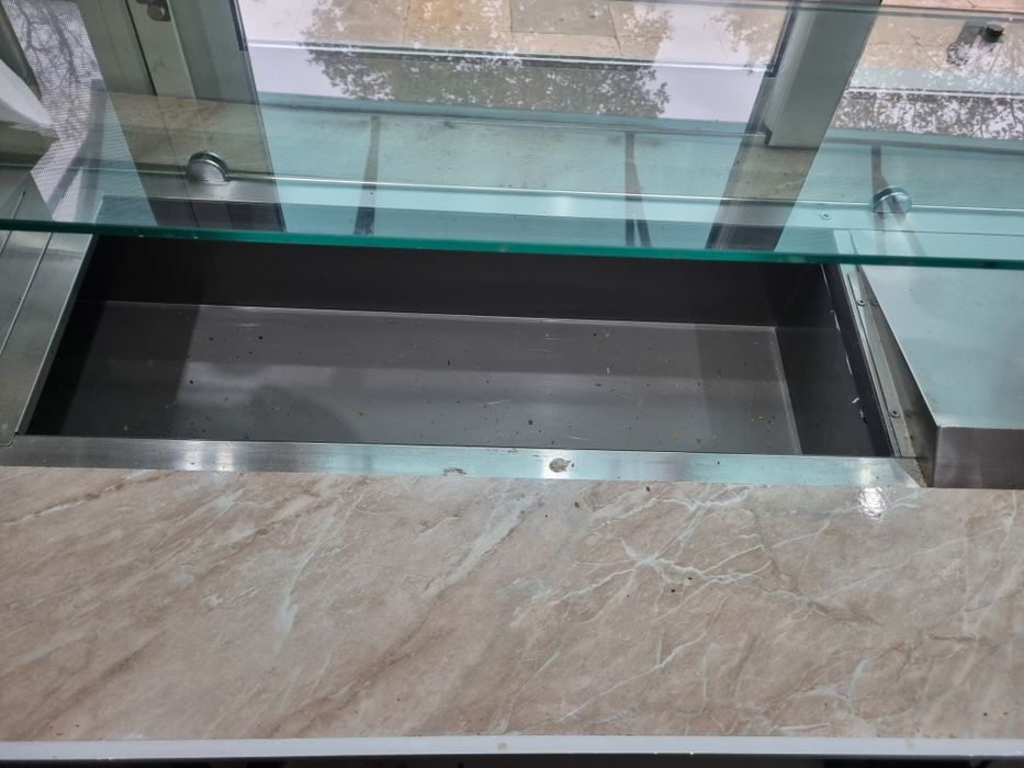 Хладилна витрина за салати