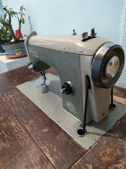 Vând mașină de cusut Ileana.