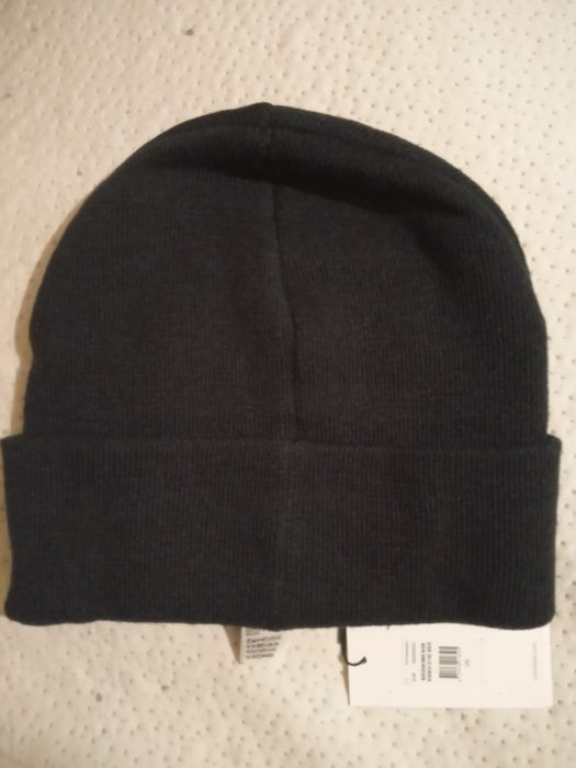 Caciula calvin klein noua cu eticheta