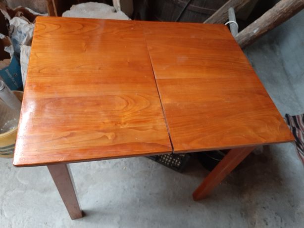 Vând masă  extensibilă din lemn de cireș