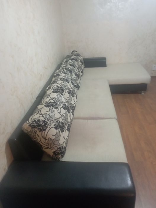 Продаю угловой диван.