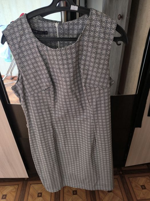 Продам платье. Новое. Размер 42. В хорошем состоянии. Цена 25тыс.