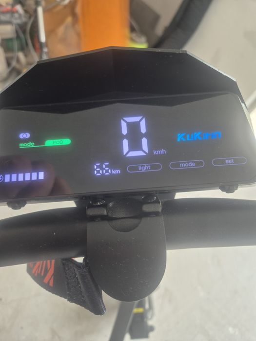 Vând trotinetă Noua kukirin G2,2025 preț negociabil