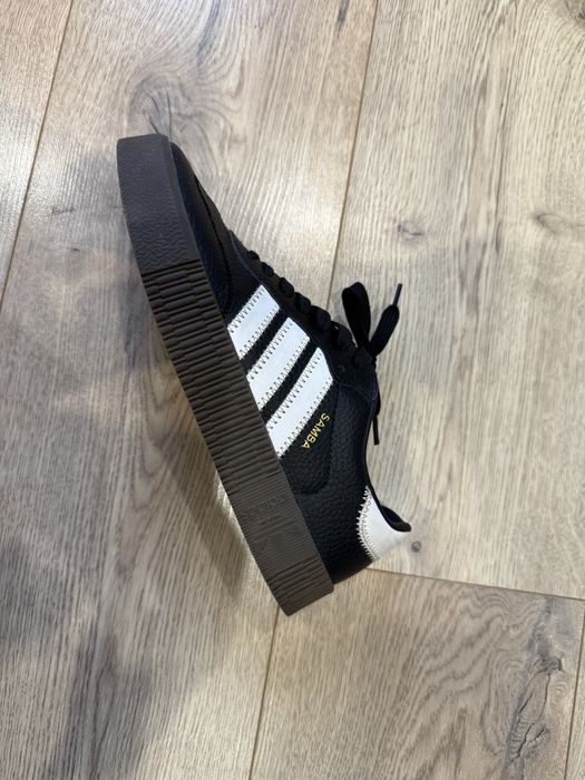 Продаю кроссовки adidas