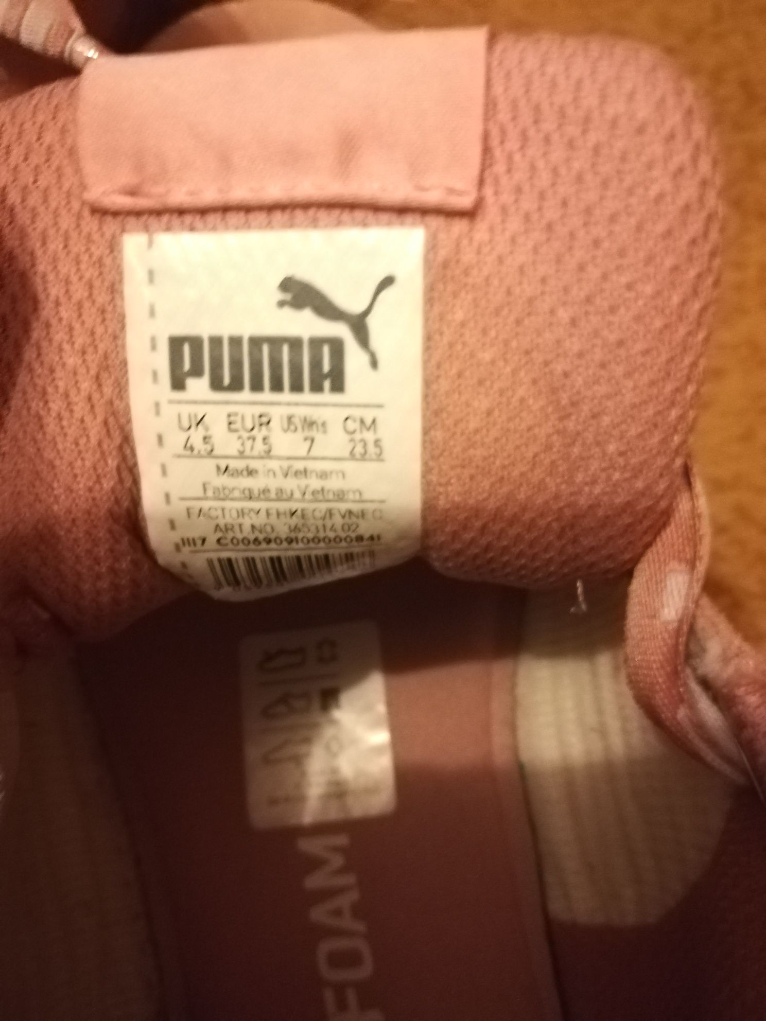 Pantofi sport Puma, marimea 37,5, purtati o data
