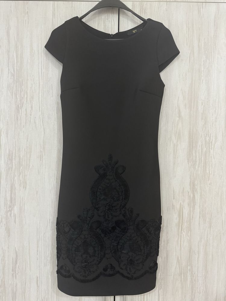 Черное коктельное платье