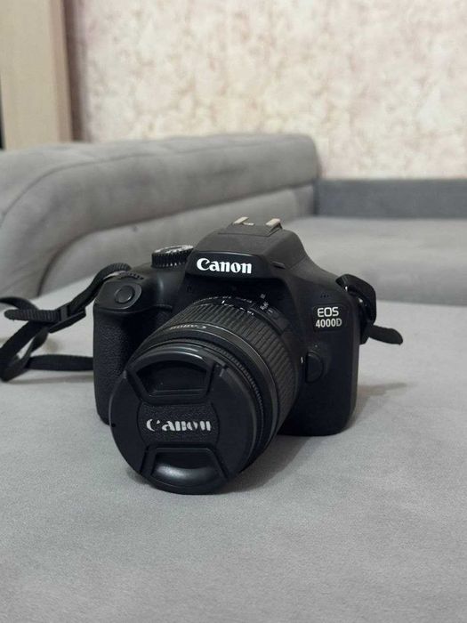Canon EOS 4000D с объективом 18–55 мм