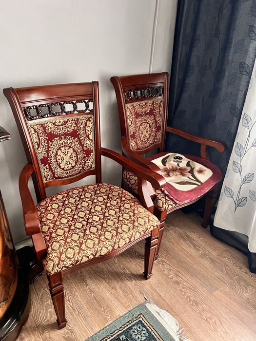 Продаем стол со стульями