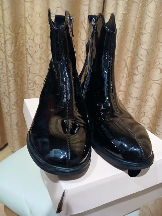 Ghete negre lăcuite damă