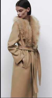 Палто Zara от естествена висококачествена вълна Manteco с яка от косъм