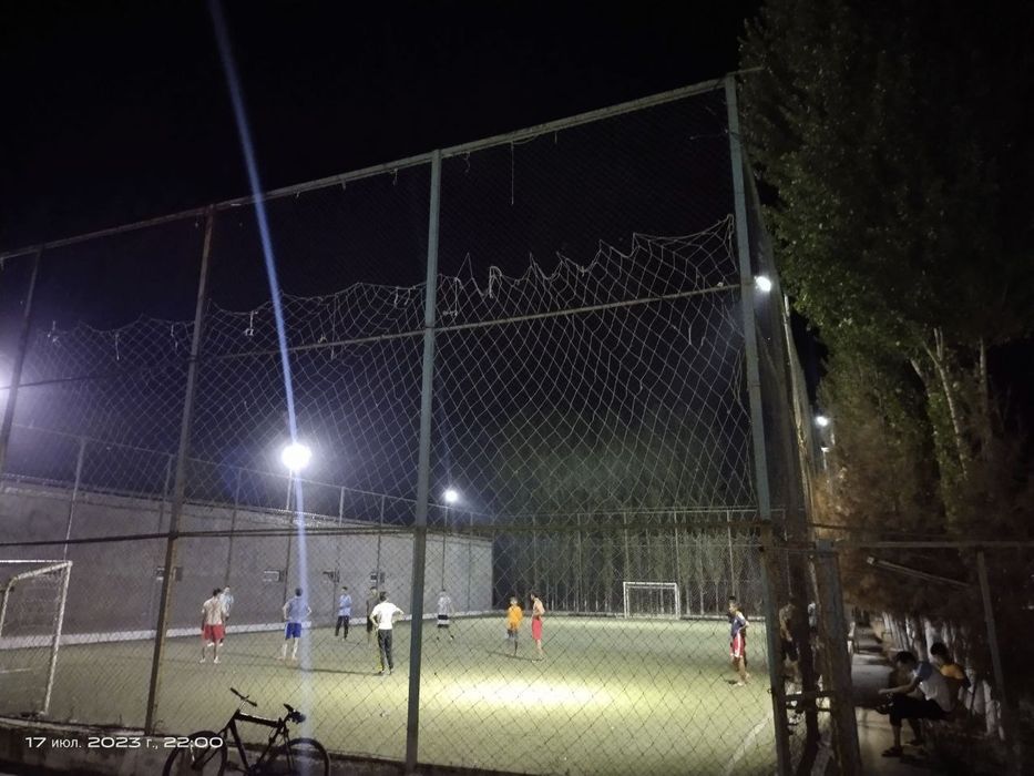 Нотурар бино склад ва ишлаб чикариш учун ва футбол майдони