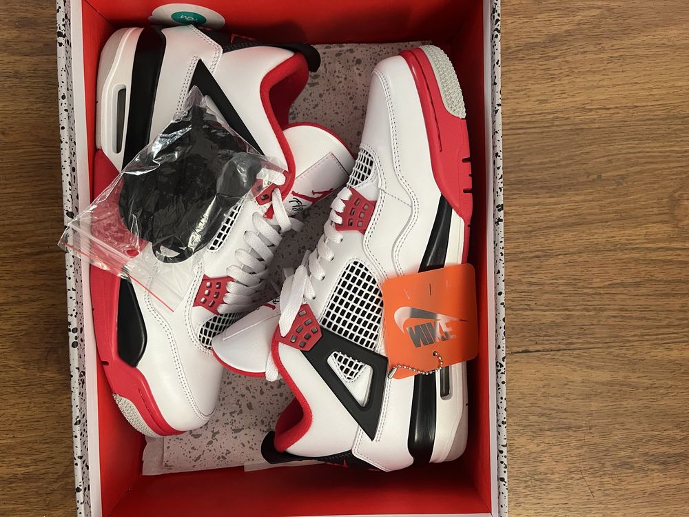Jordan 4 x Nike Fire Red