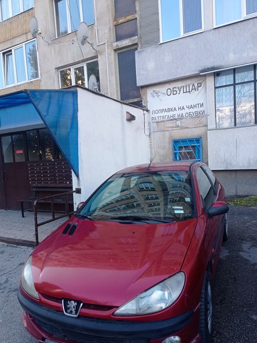 Продавам Пежо 206i,1,6,benzin, 3 врати, цвят бордо, в движение, платен
