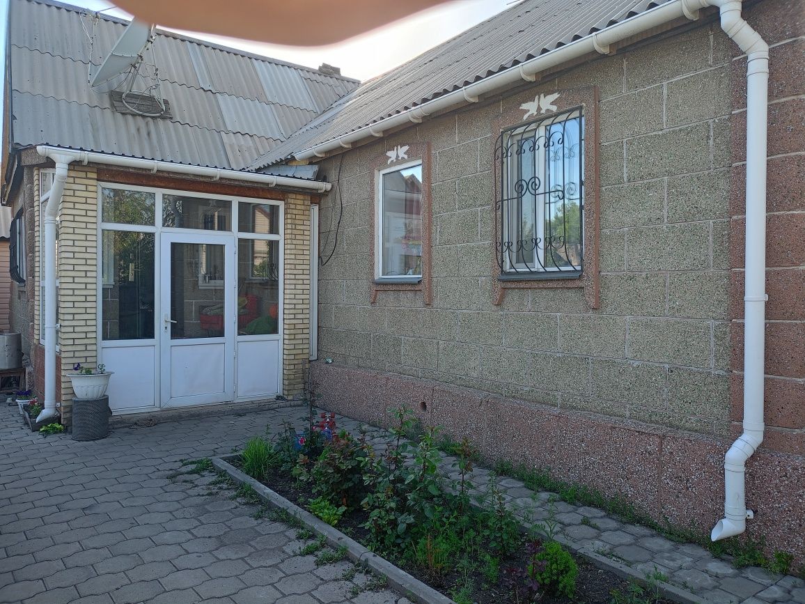 Продается дом в пришахтинске.