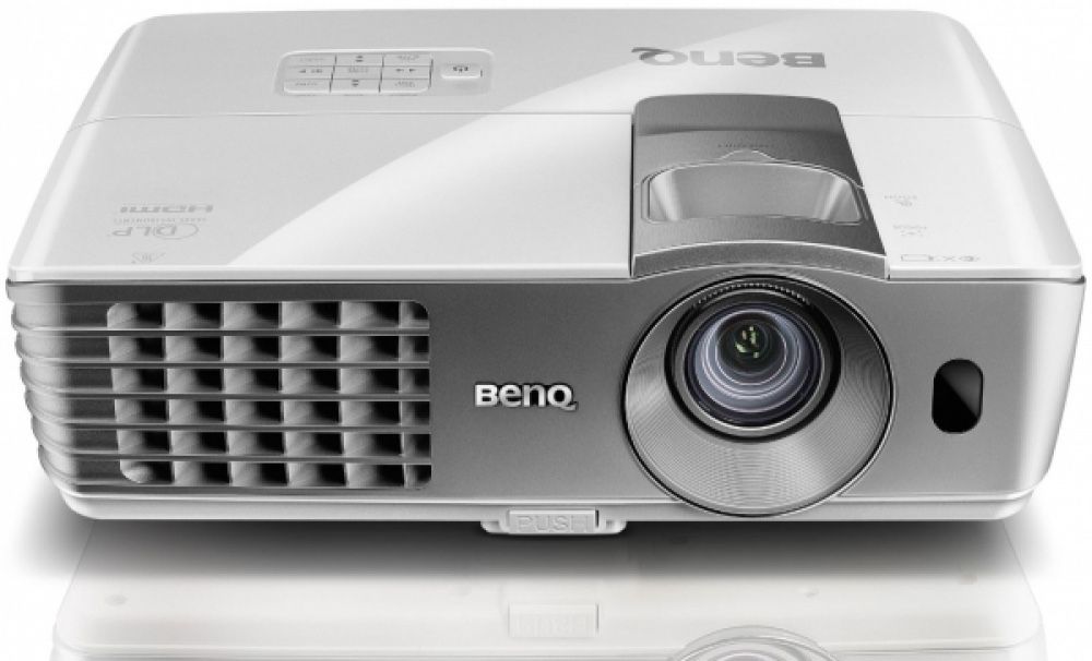 Videoproiector BenQ W1070 3D+ ochelari 3D+ecran de 2,55m