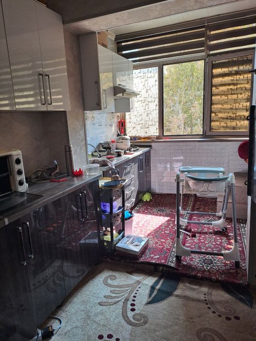 Тезда 3 хонали квартира сотилади.