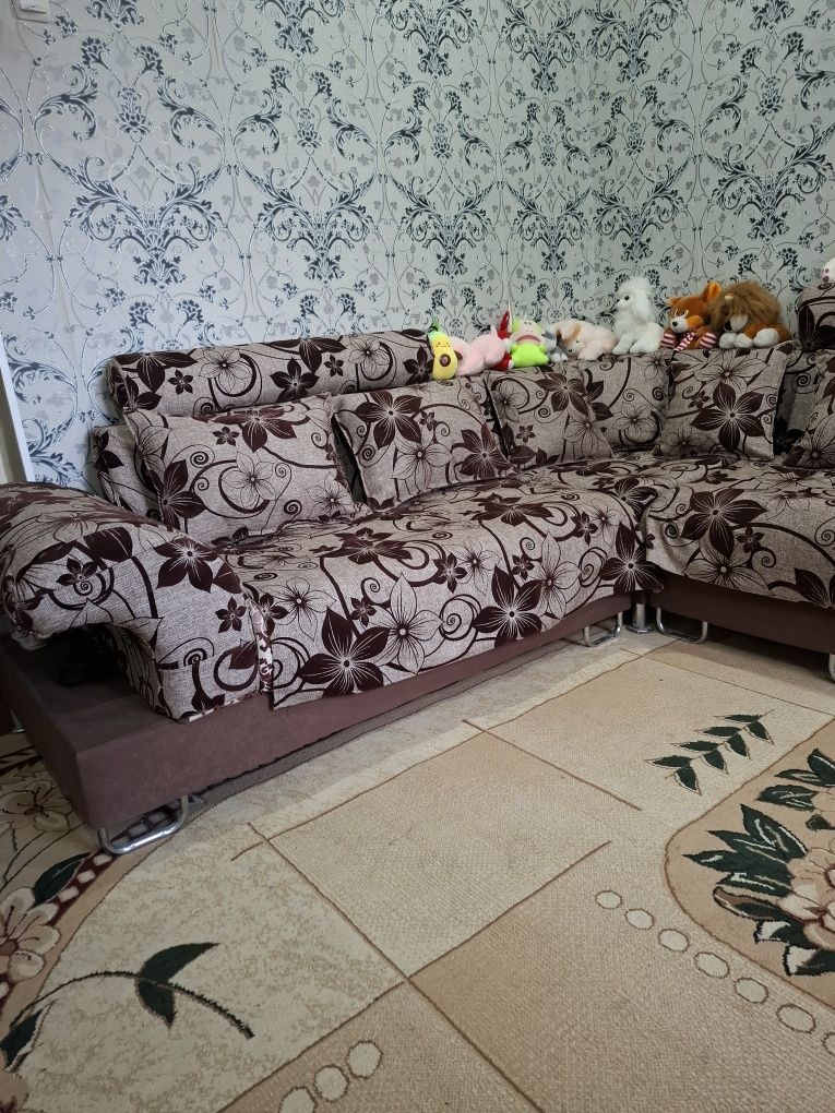 Продаётся диван угловой