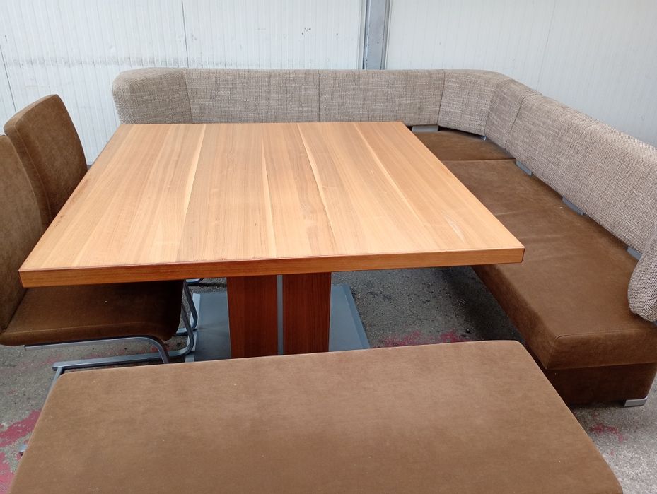 Colțar cu masă, taburet și 2 scaune