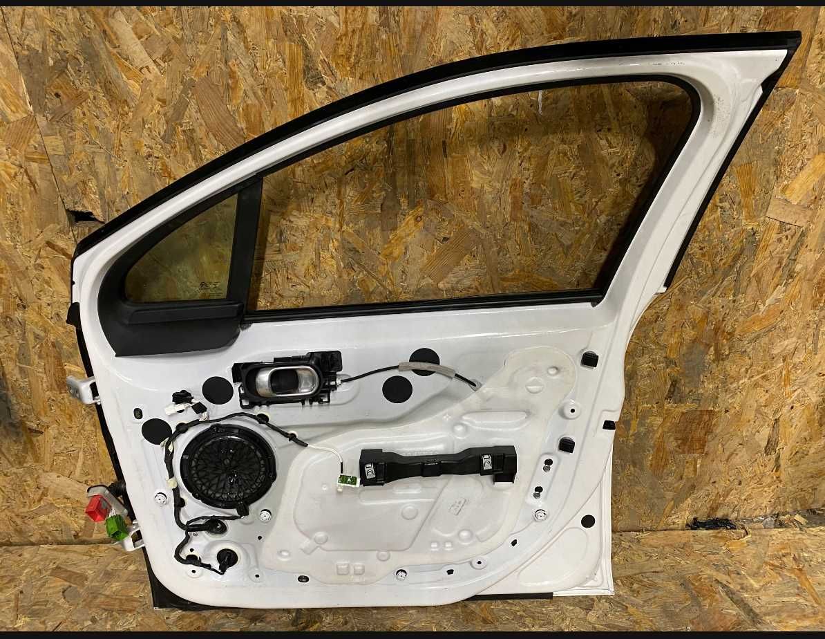 Врата предна дясна уборудвана Citroen C3 III