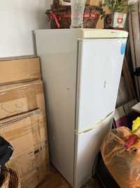 Холодильник рабочий в хорошем состояний