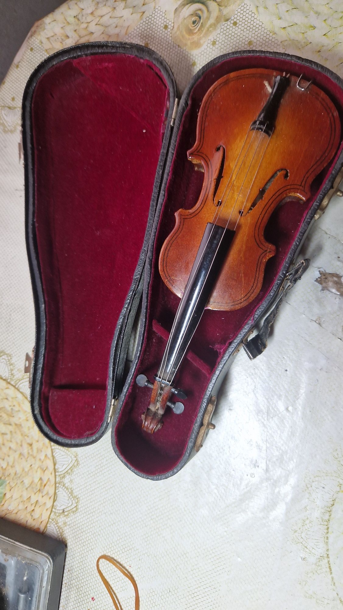 Cutie muzicala mecanica tip vioara vintage