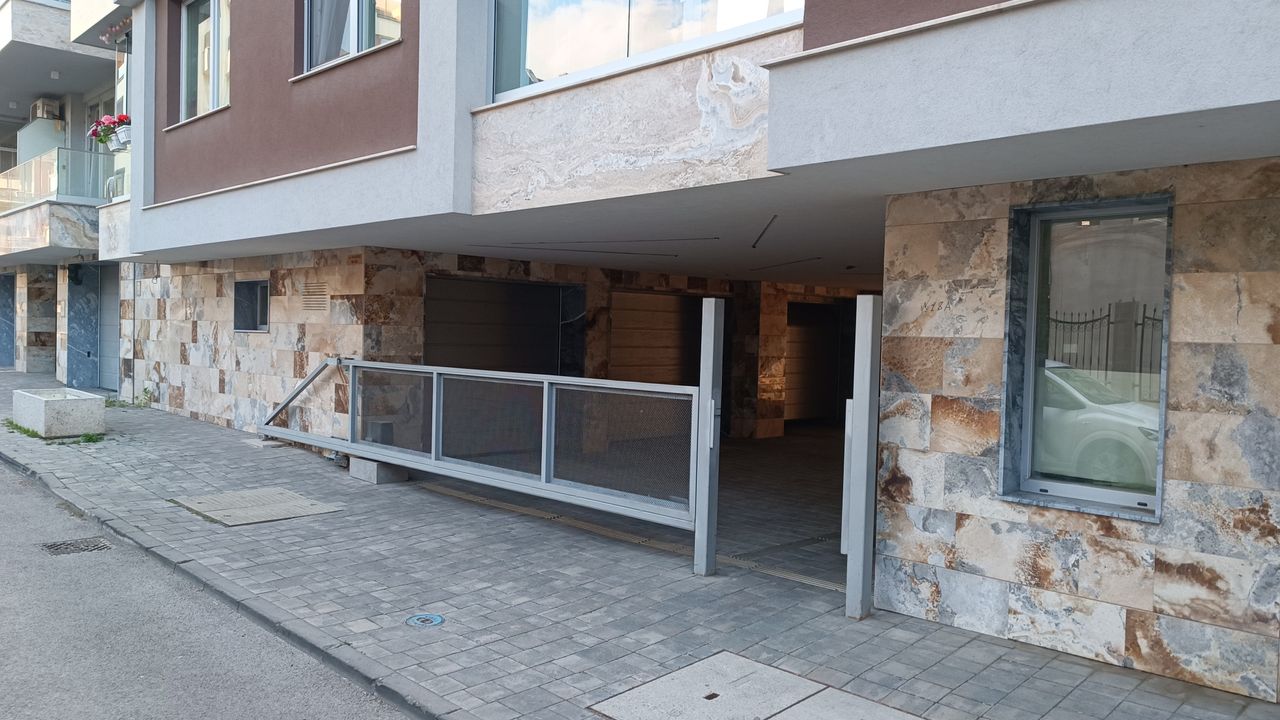 Дава се под наем Гараж / Паркомясто в София, Гео Милев - 18 кв.м за 81.6 € - Снимка #3