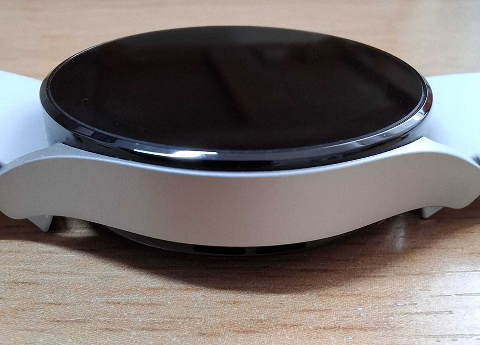 Samsung Galaxy Watch 4 – stare foarte bună, complet funcţional