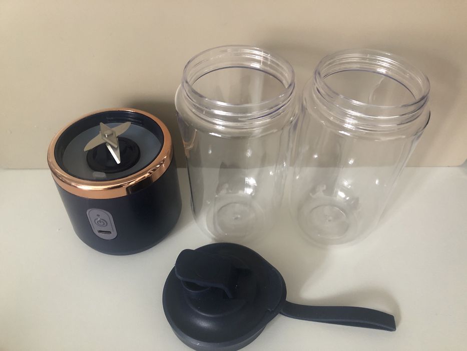 Mini blender portabil