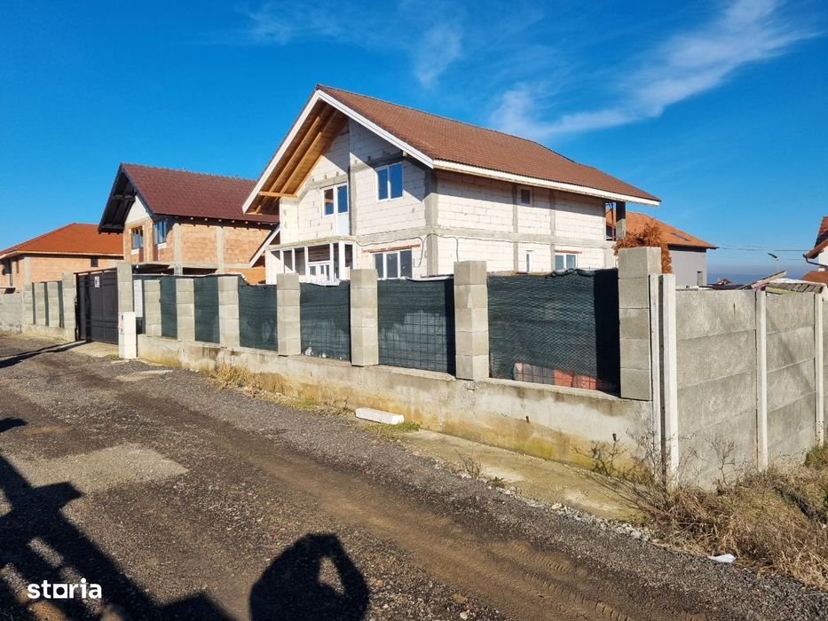 Vilă P+M+Pod,ST 245 mp,teren 721 mp,Deva-zona Archia