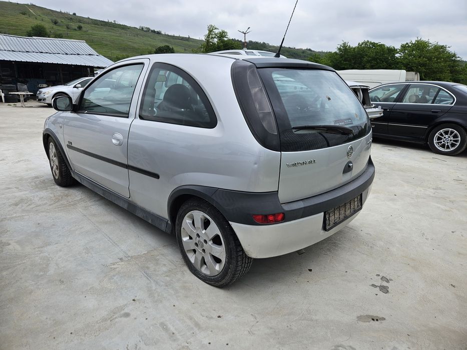 Опел Корса 1.2i НА ЧАСТИ