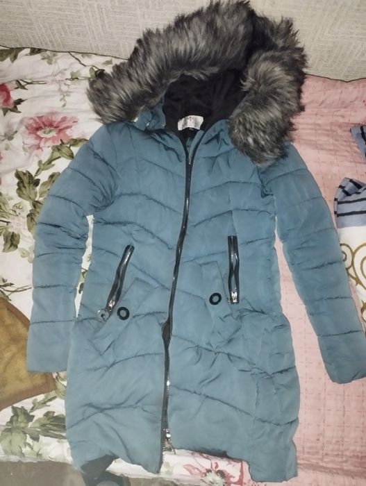 Женская зимняя куртка в идеальном состоянии.