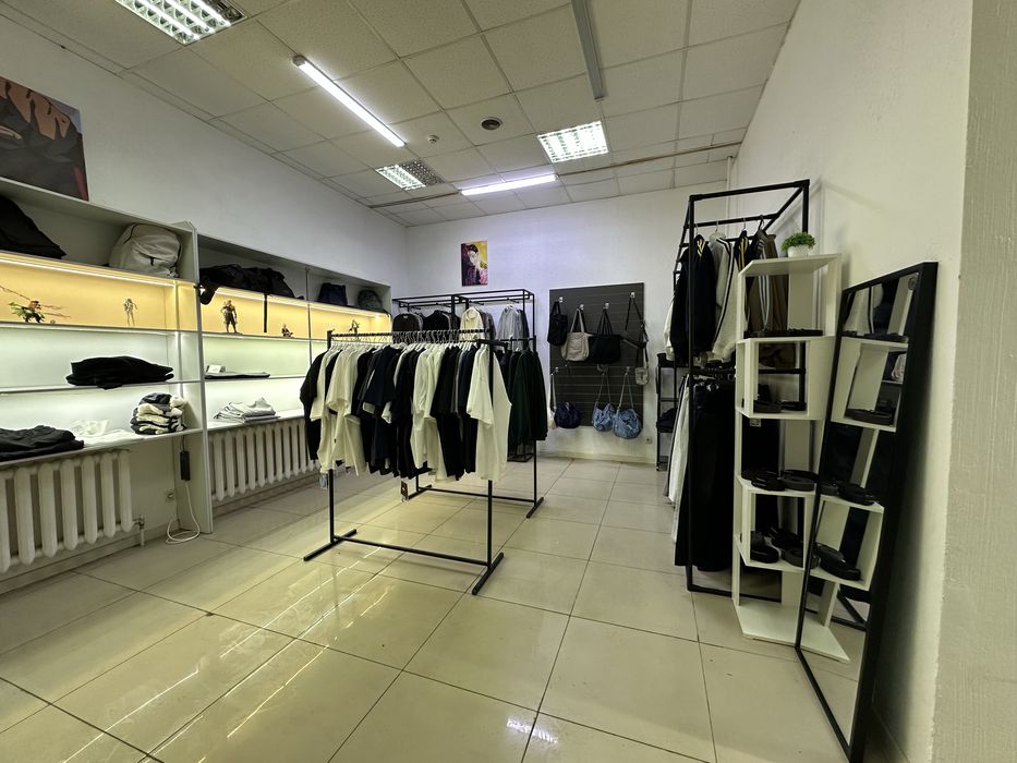 Продается полностью оборудованное помещение под магазин одежды