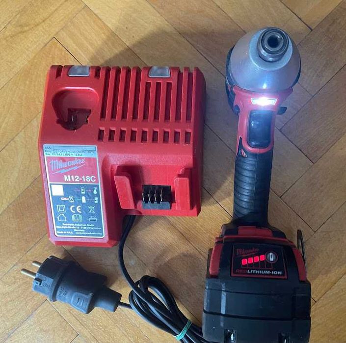 Винтоверт Milwaukee с две скорости и удар Милуоки.