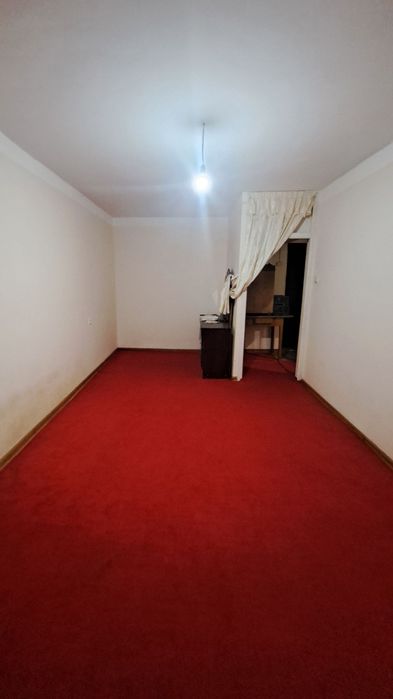 Чирчик шахар 
Октябр  
#1-хона 4-этаж 
Квартира ижарага берилади 
Н