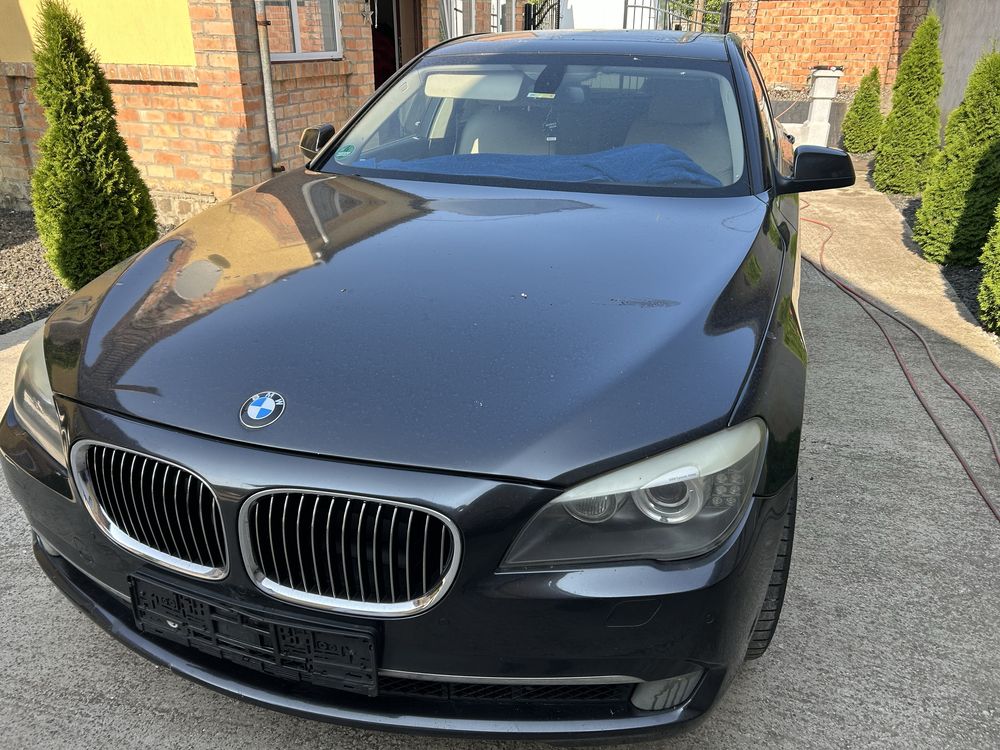 BMW  730.