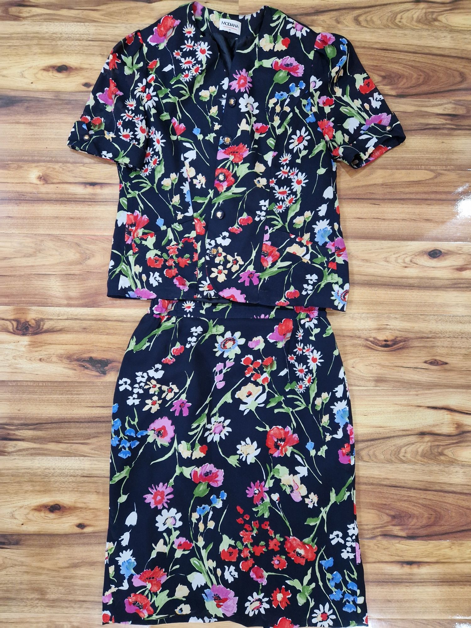 Fusta+bluza la doar 45 lei