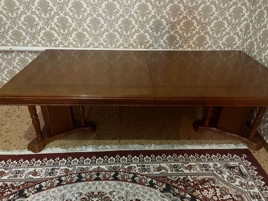 Стол для гостиной